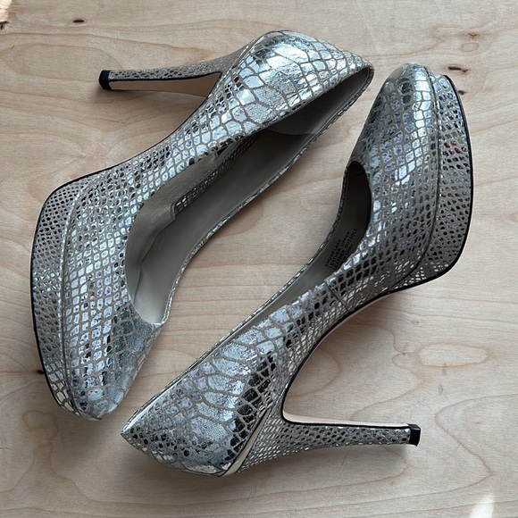 Snake Print Pumps - Picture 5 of 10